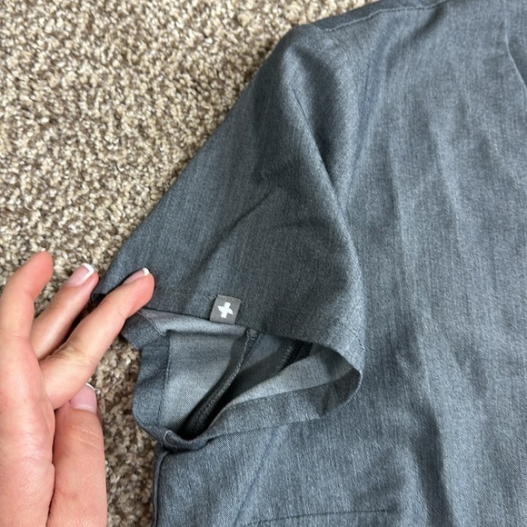 FIGS Charcoal Cusco Limited Edition Scrub Top - Picture 4 of 6